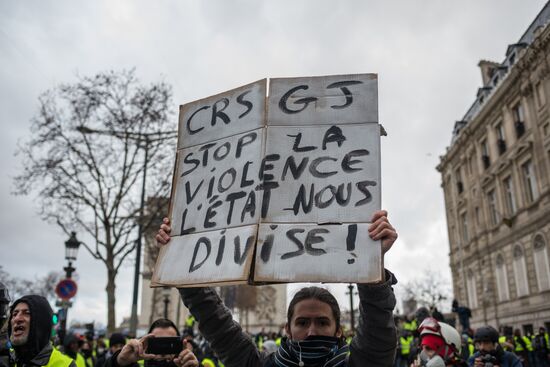 Акция протеста автомобилистов в Париже