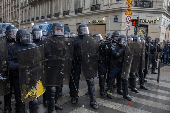 Акция протеста автомобилистов в Париже