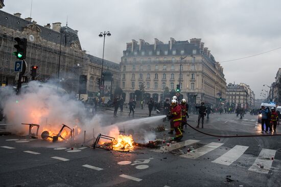 Акция протеста автомобилистов в Париже