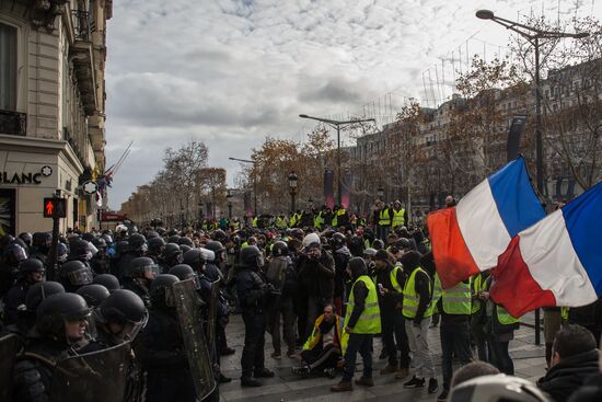 Акция протеста автомобилистов в Париже