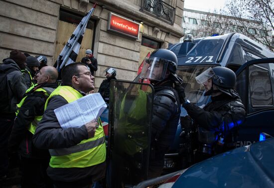 Акция протеста автомобилистов в Париже