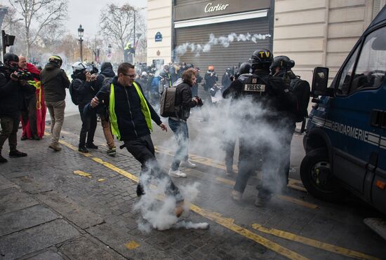 Акция протеста автомобилистов в Париже