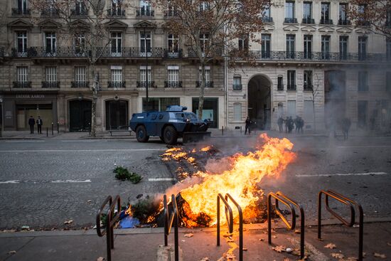 Акция протеста автомобилистов в Париже