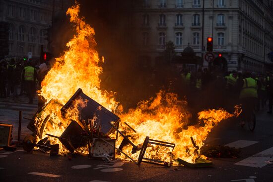 Акция протеста автомобилистов в Париже