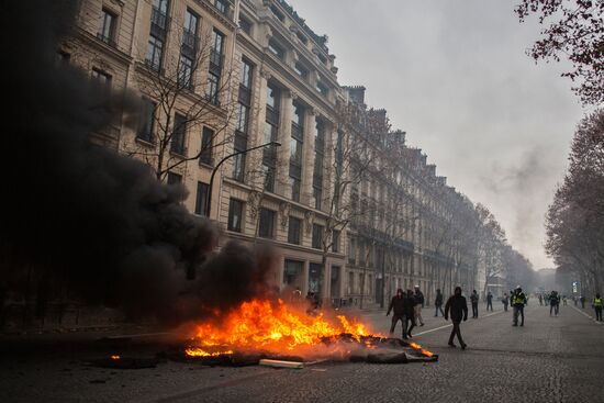 Акция протеста автомобилистов в Париже