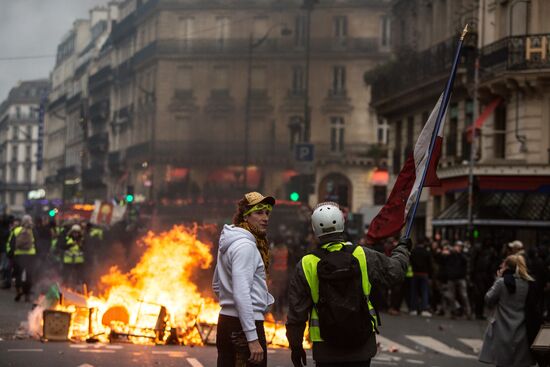 Акция протеста автомобилистов в Париже