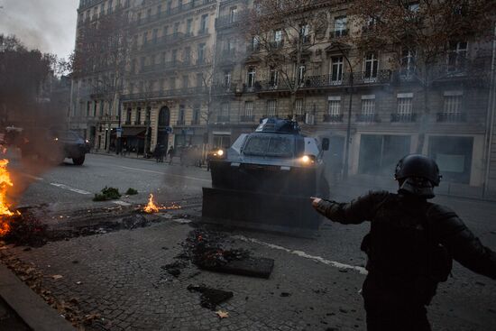Акция протеста автомобилистов в Париже