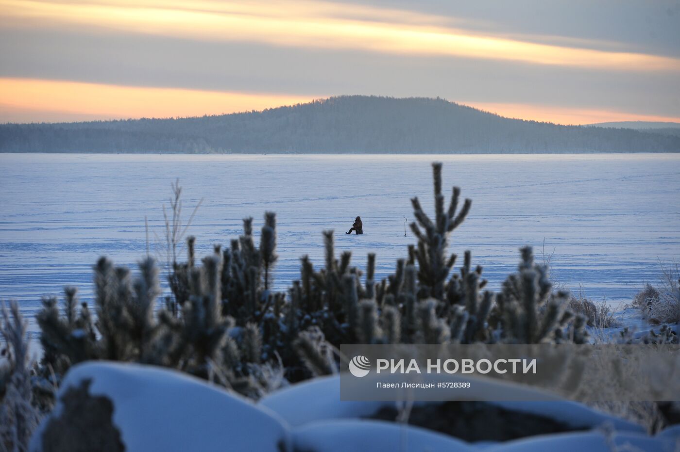 Подледная рыбалка на озере Таватуй в Свердловской области 