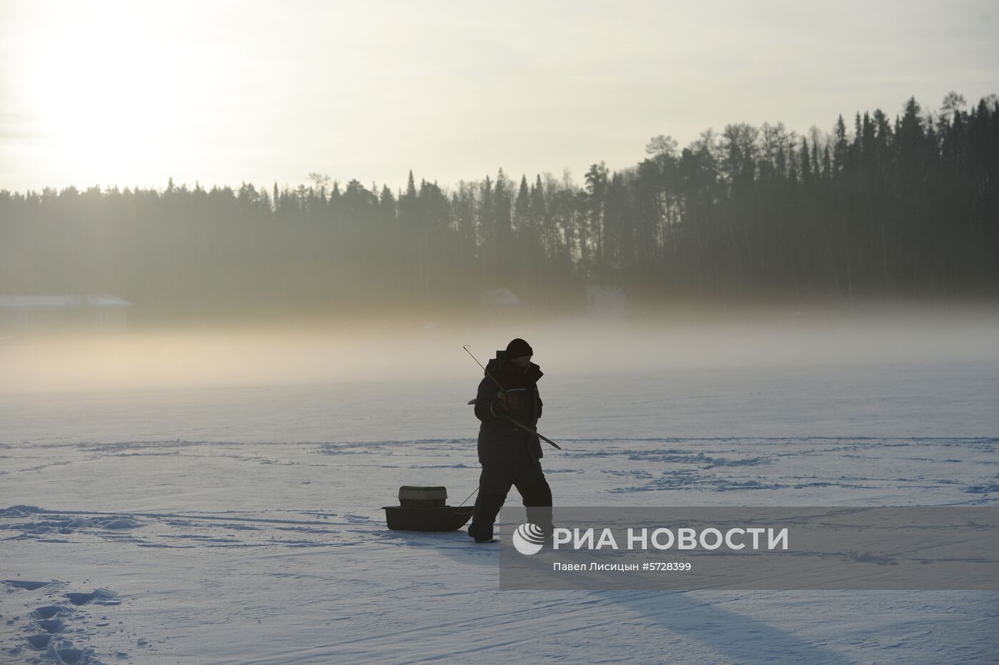 Подледная рыбалка на озере Таватуй в Свердловской области 