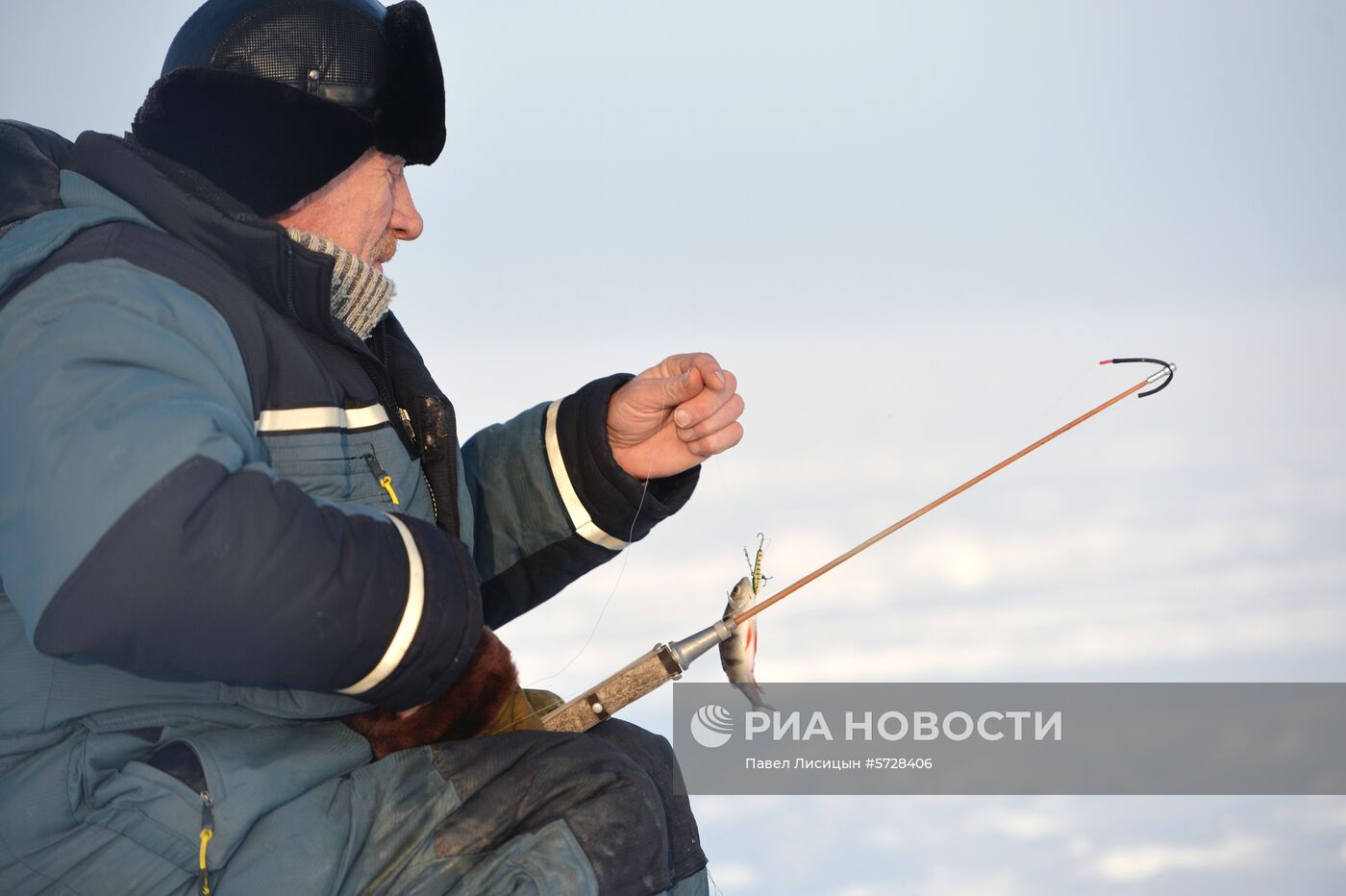 Подледная рыбалка на озере Таватуй в Свердловской области 