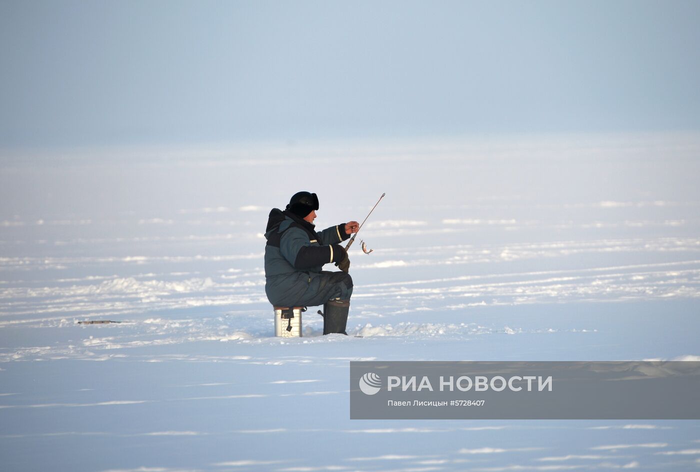 Подледная рыбалка на озере Таватуй в Свердловской области 