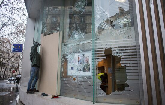 Последствия протестов в Париже 