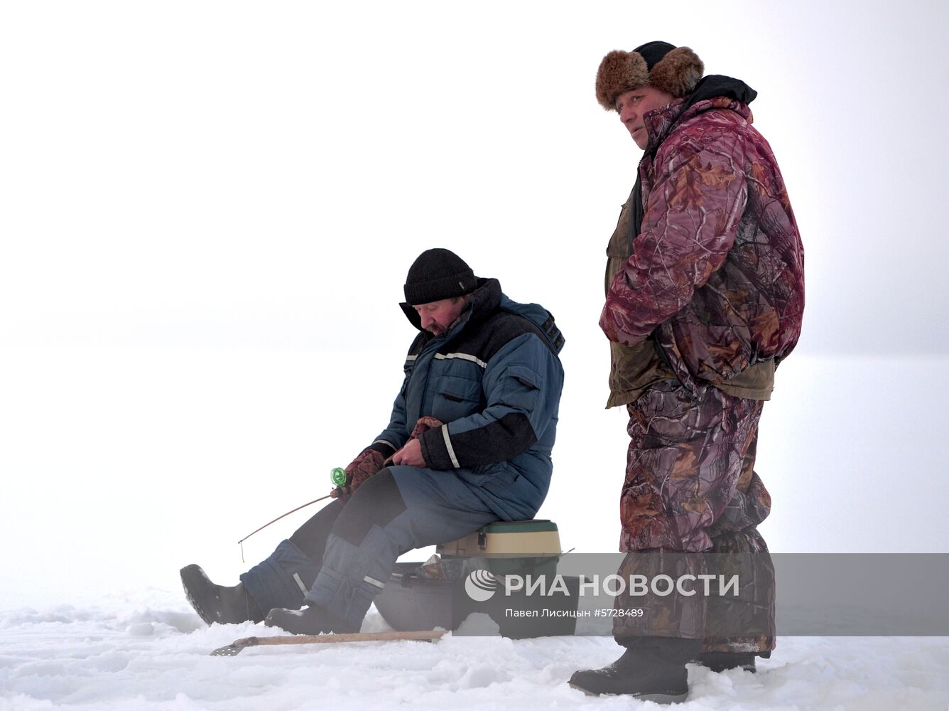 Подледная рыбалка на озере Таватуй в Свердловской области 