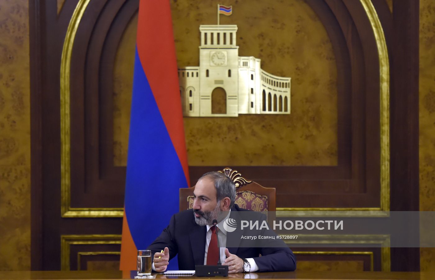 Брифинг и.о. премьер-министра Армении Н. Пашиняна