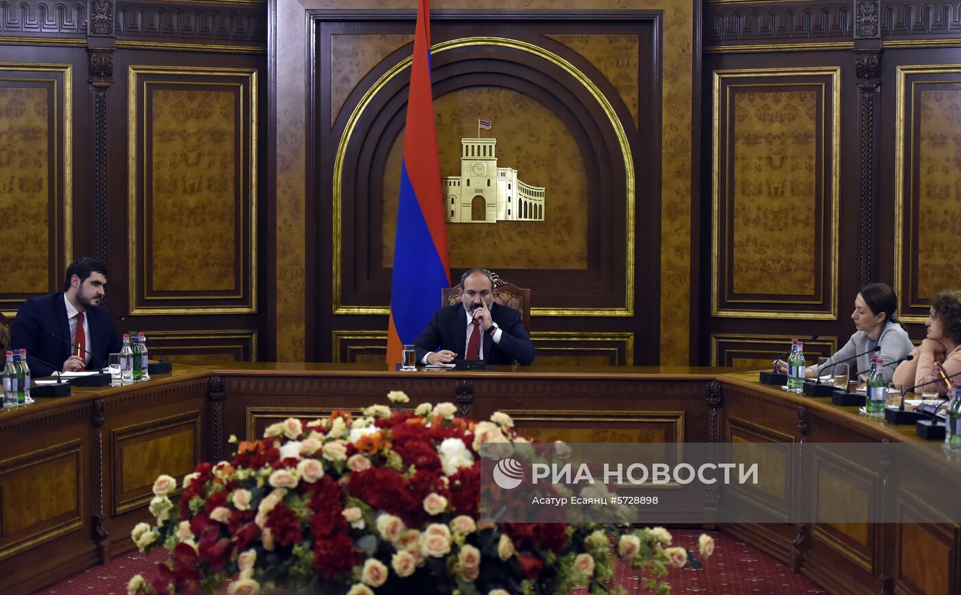 Брифинг и.о. премьер-министра Армении Н. Пашиняна