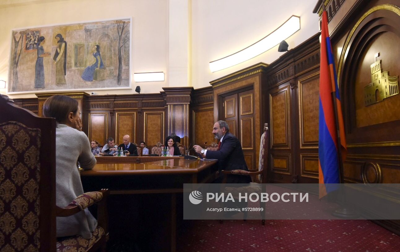 Брифинг и.о. премьер-министра Армении Н. Пашиняна