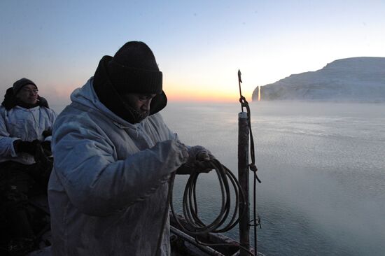 Зимняя охота на нерпу на Чукотке