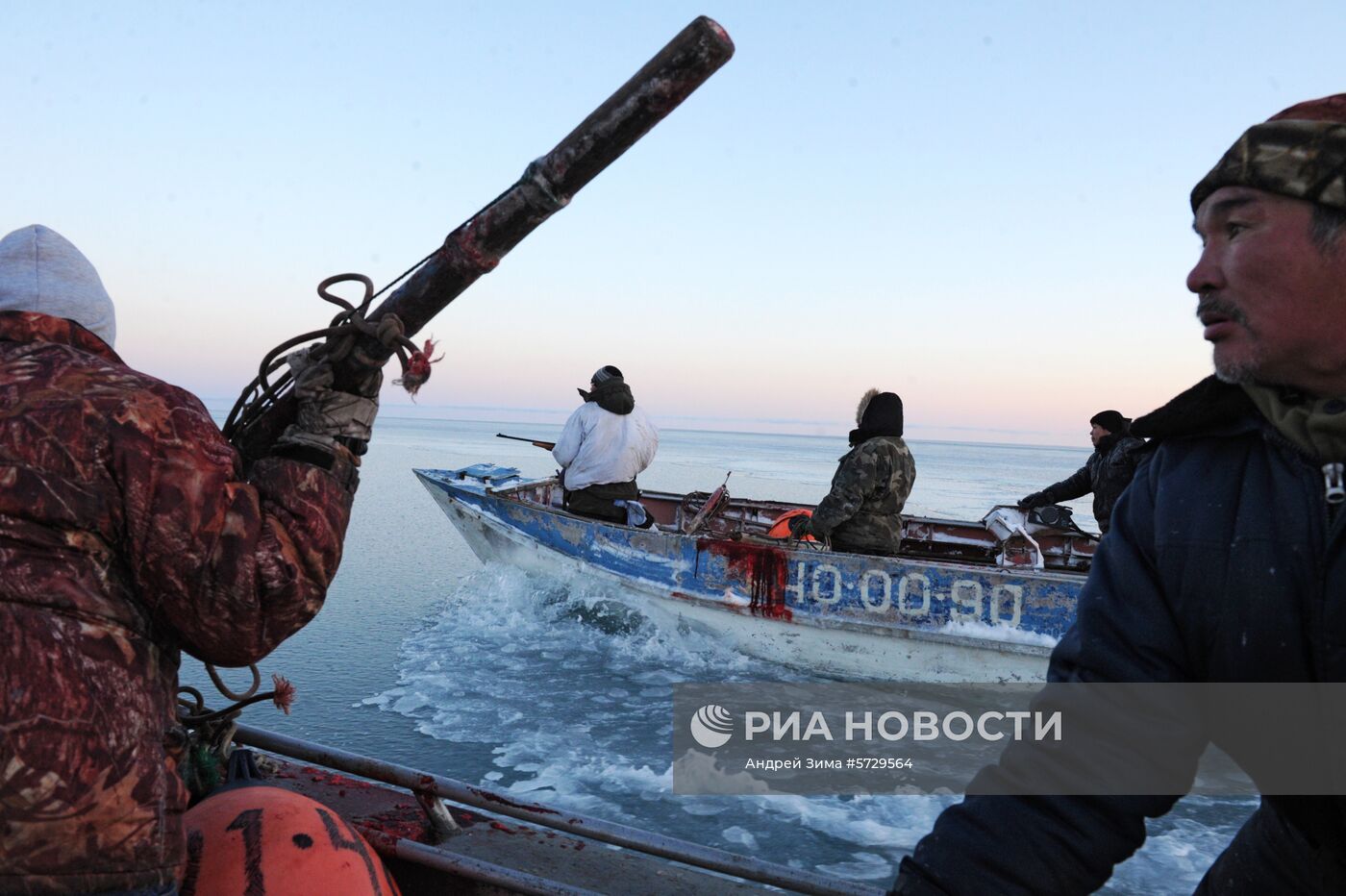 Зимняя охота на нерпу на Чукотке