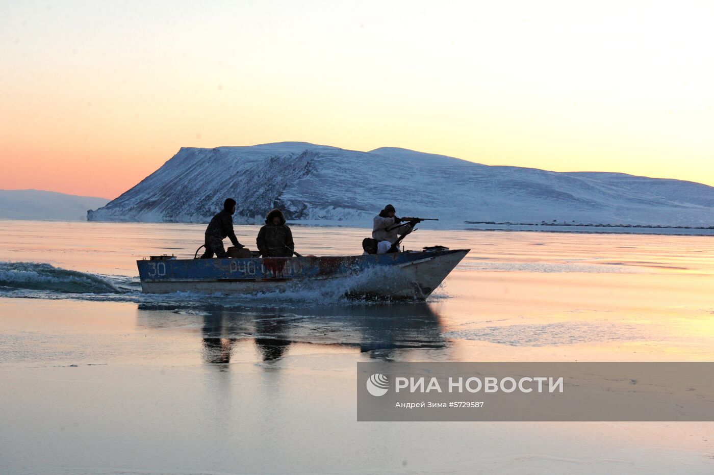Зимняя охота на нерпу на Чукотке