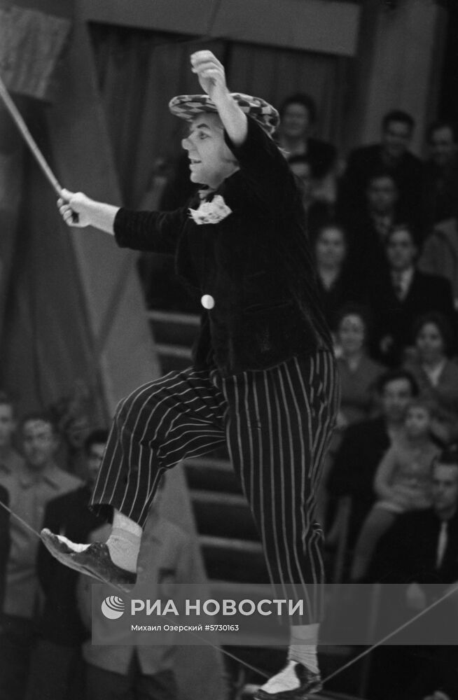 Артист цирка Олег Попов