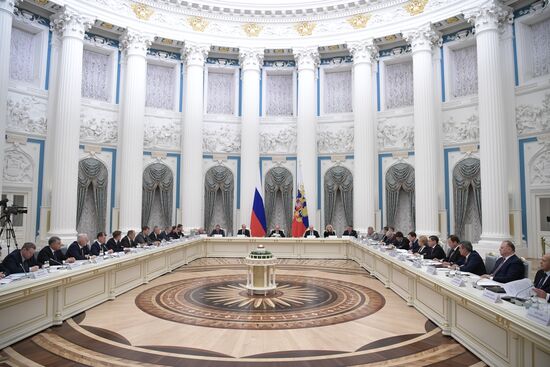 Президент РФ В. Путин провел заседание российского оргкомитета "Победа"