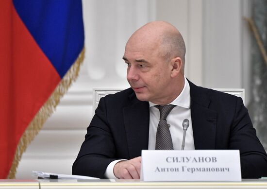 Президент РФ В. Путин провел заседание российского оргкомитета "Победа"