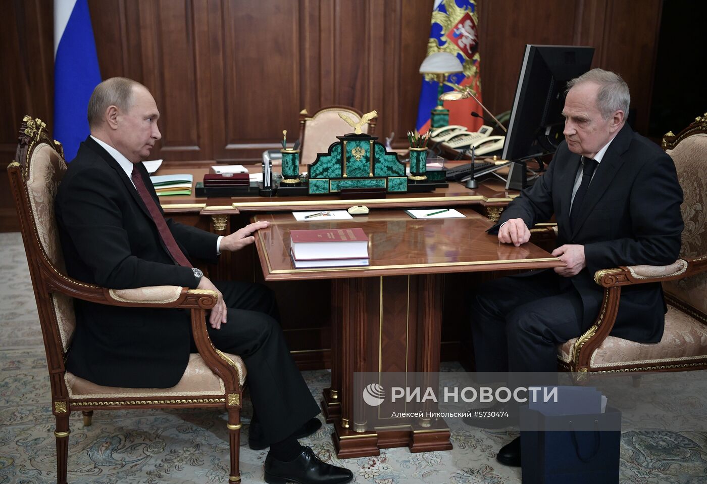 Президент РФ В. Путин провел встречу с председателем Конституционного суда В. Зорькиным