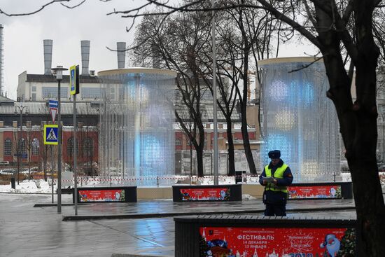 Монтаж новогодних конструкций в Москве 