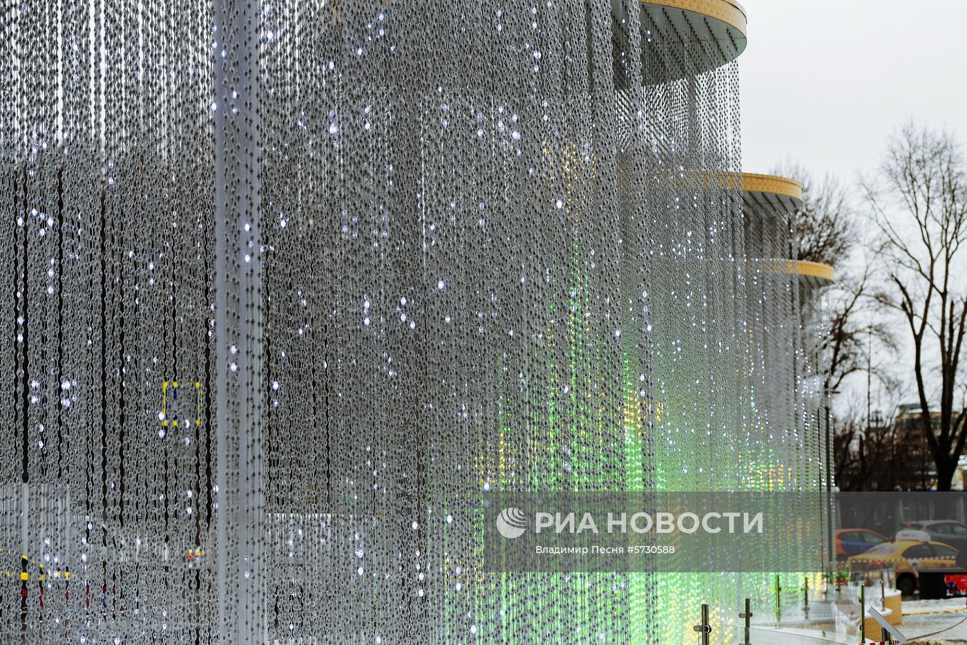 Монтаж новогодних конструкций в Москве 