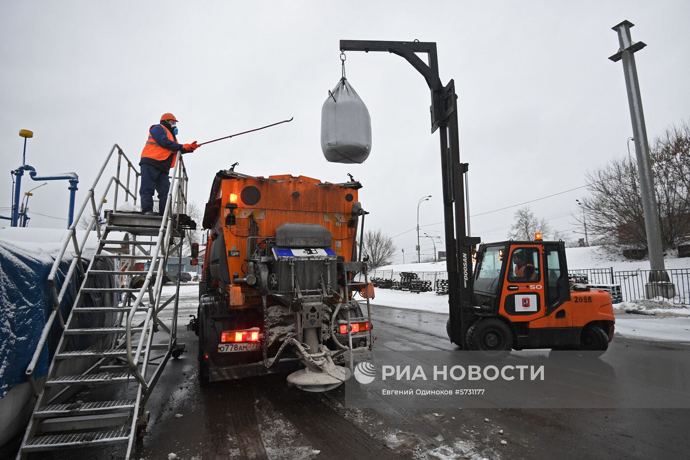 Склад противогололедных материалов в Москве