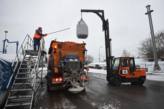 Склад противогололедных материалов в Москве