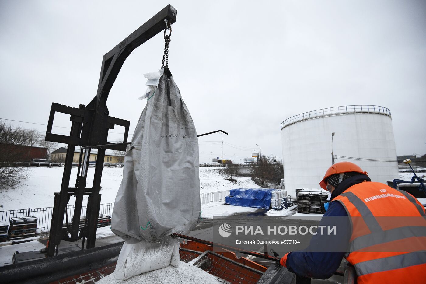 Склад противогололедных материалов в Москве