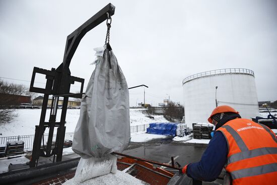 Склад противогололедных материалов в Москве