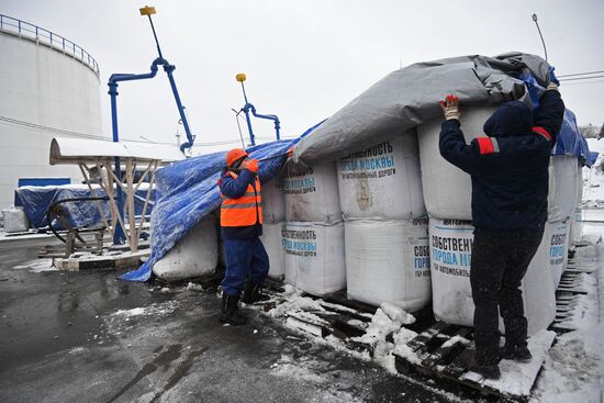 Склад противогололедных материалов в Москве