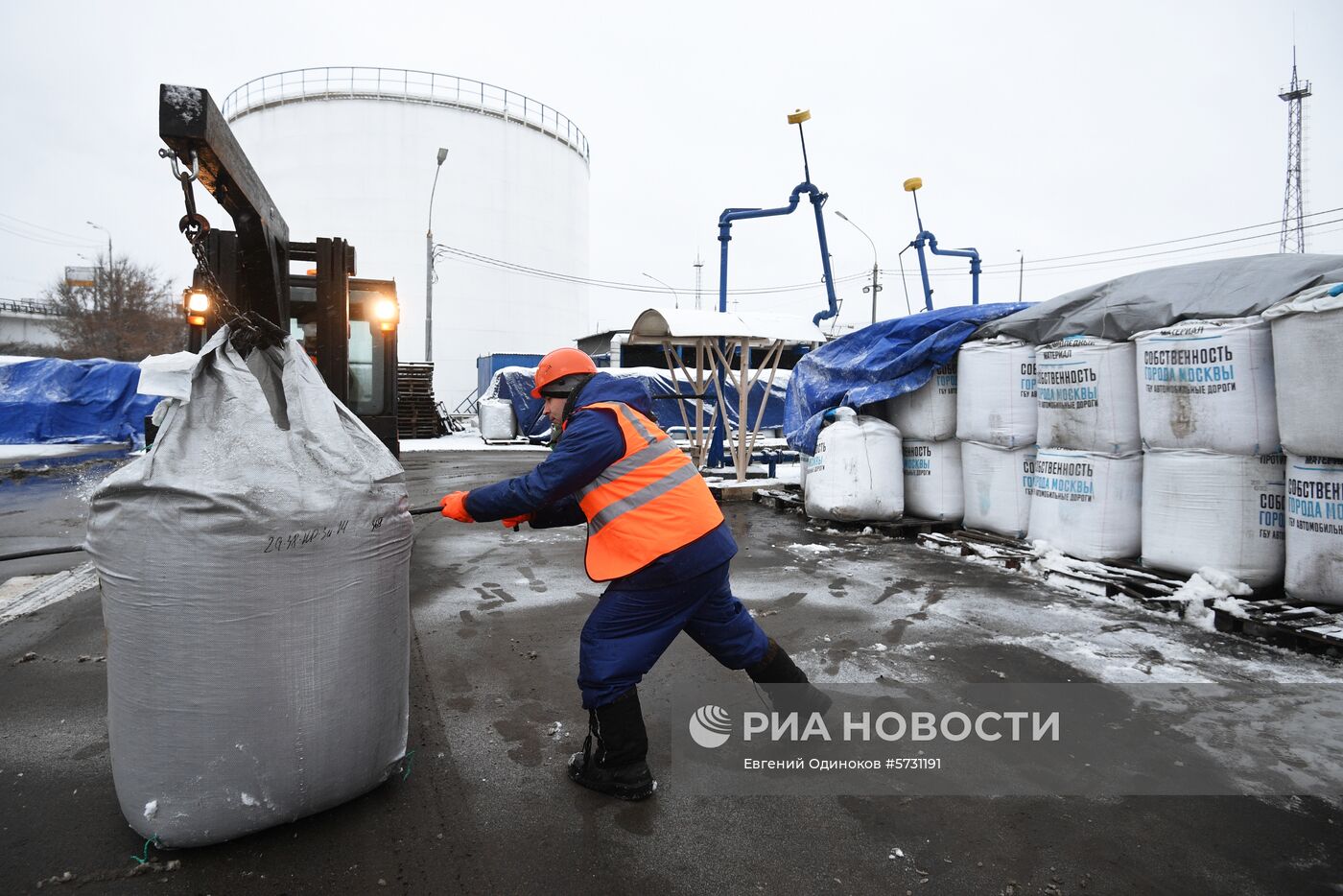 Склад противогололедных материалов в Москве