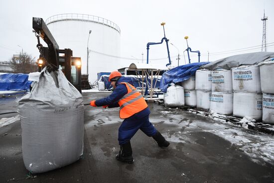 Склад противогололедных материалов в Москве