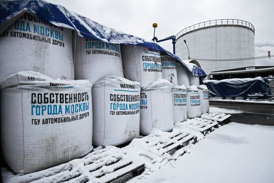 Склад противогололедных материалов в Москве