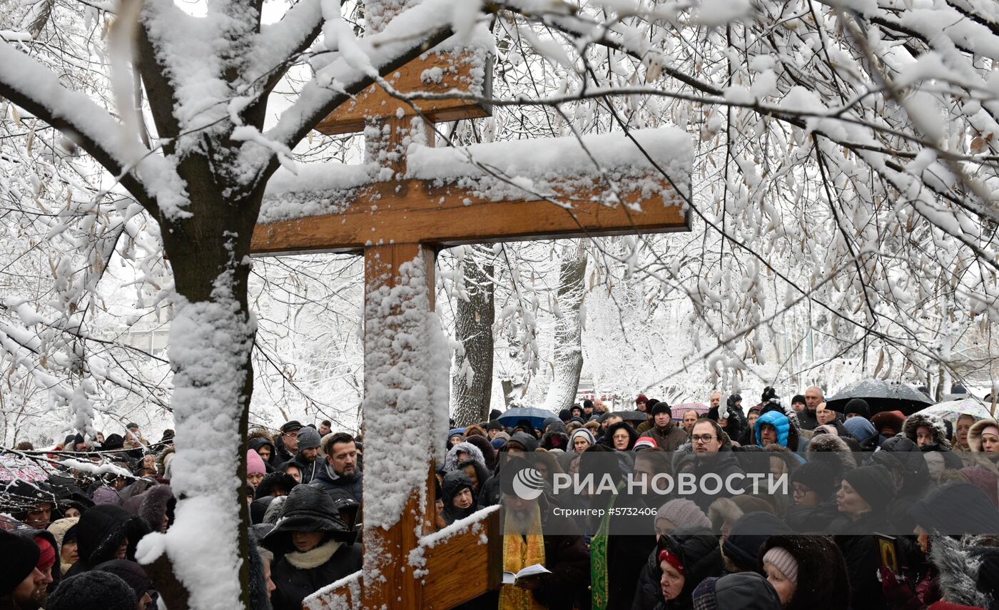 Акция прихожан УПЦ МП против Объединительного собора на Украине