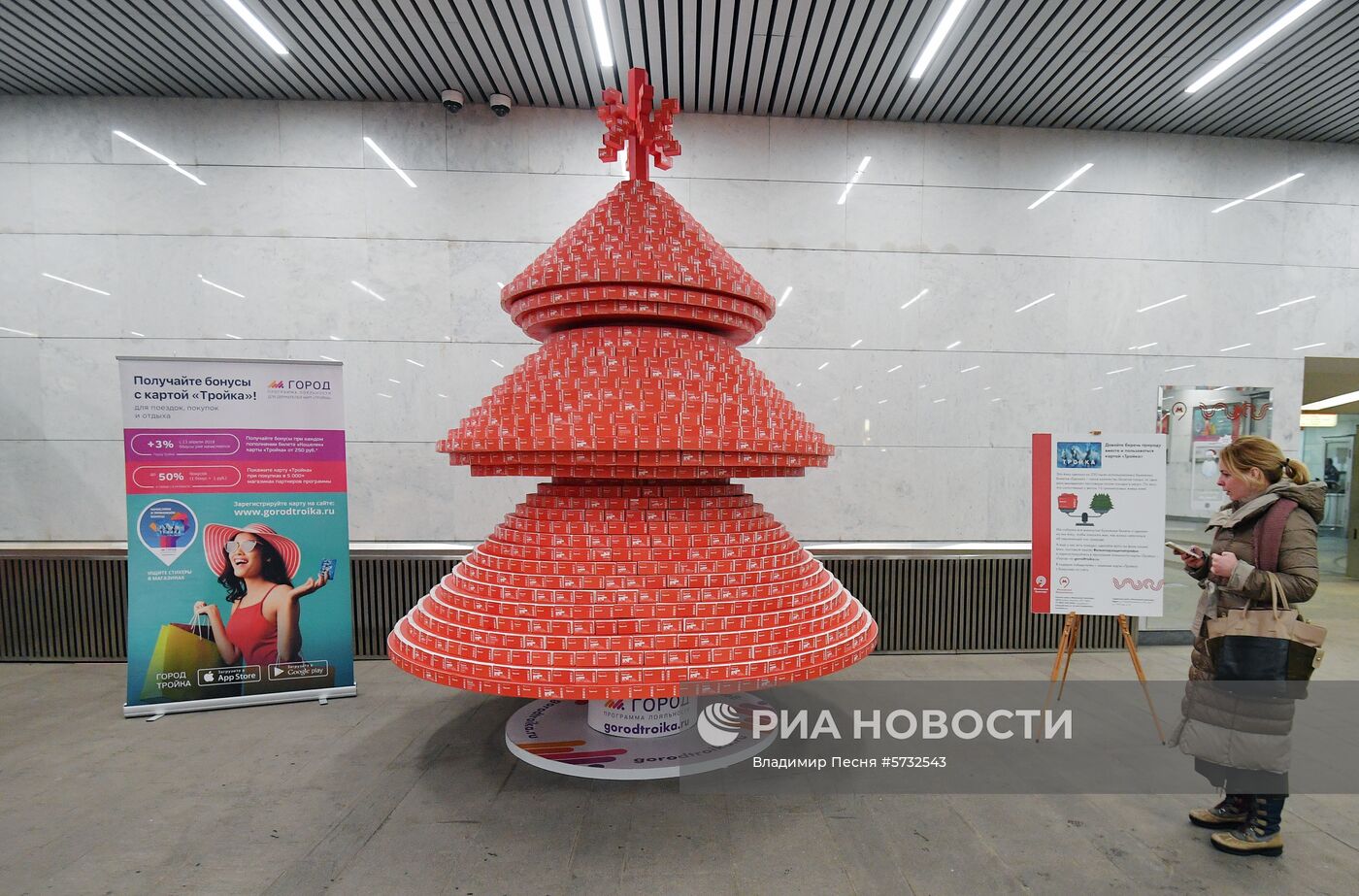 Подготовка к новому году в Московском метрополитене