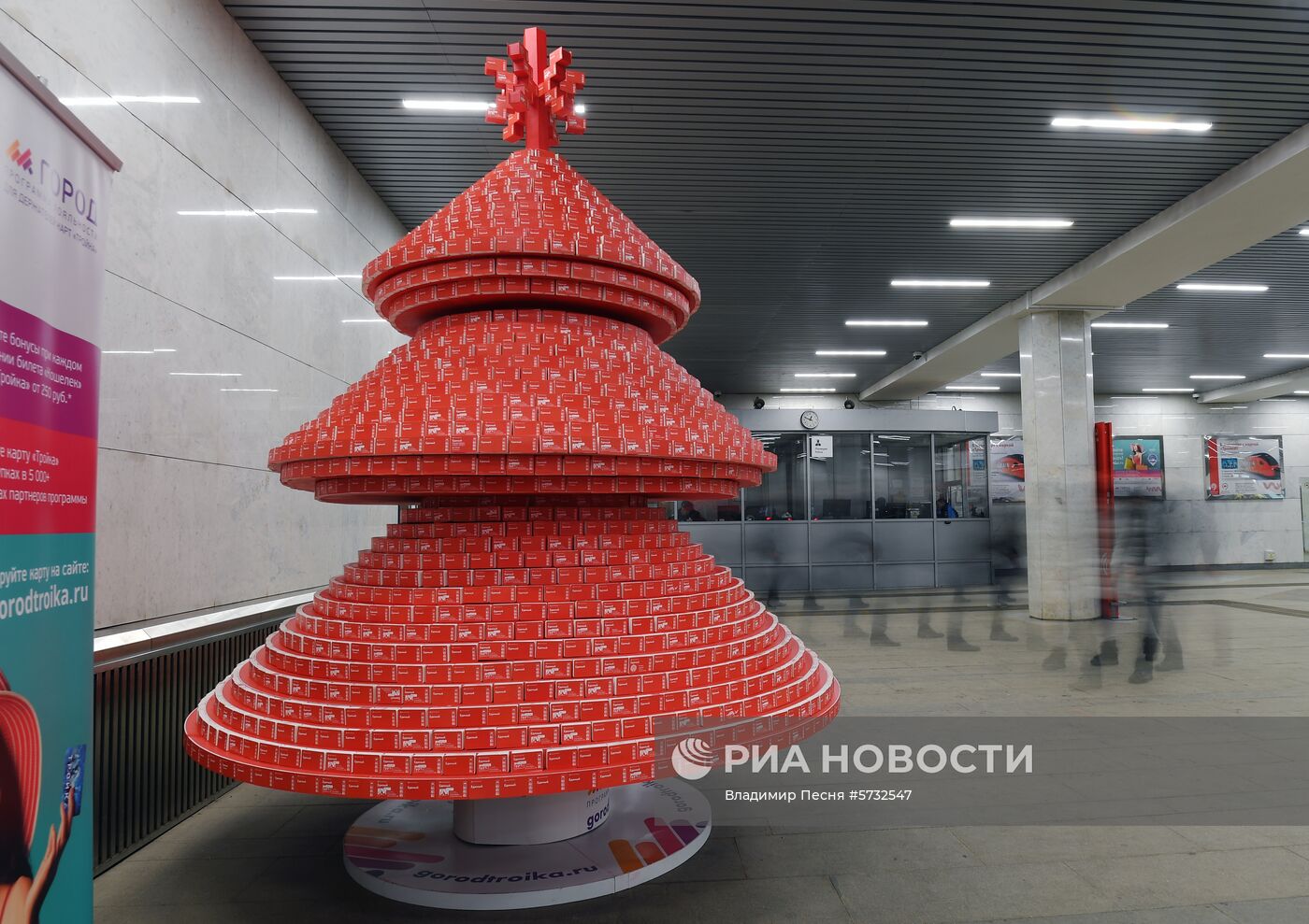 Подготовка к новому году в Московском метрополитене