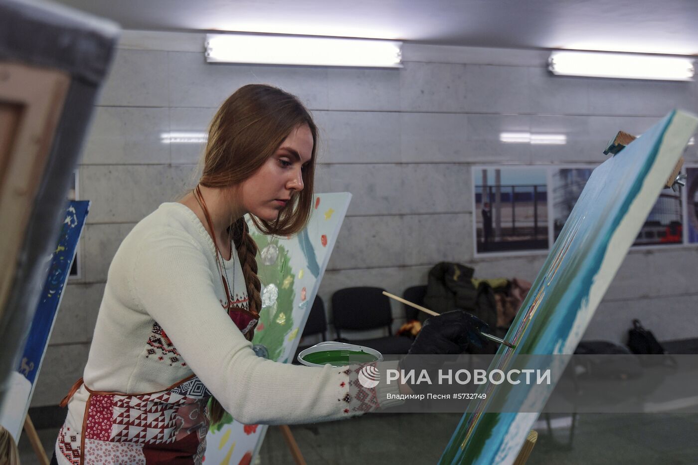 Подготовка к новому году в Московском метрополитене