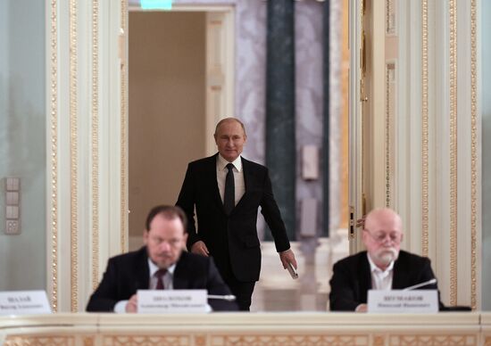 Рабочая поездка президента РФ В. Путина в Санкт-Петербург