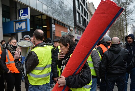 Акция протеста автомобилистов "жёлтые жилеты" в Брюсселе