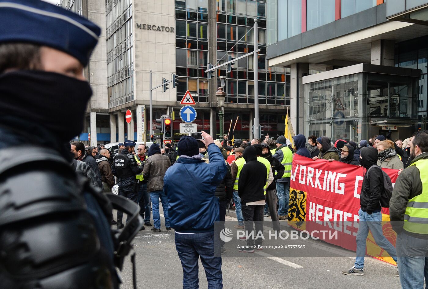 Акция протеста автомобилистов "жёлтые жилеты" в Брюсселе