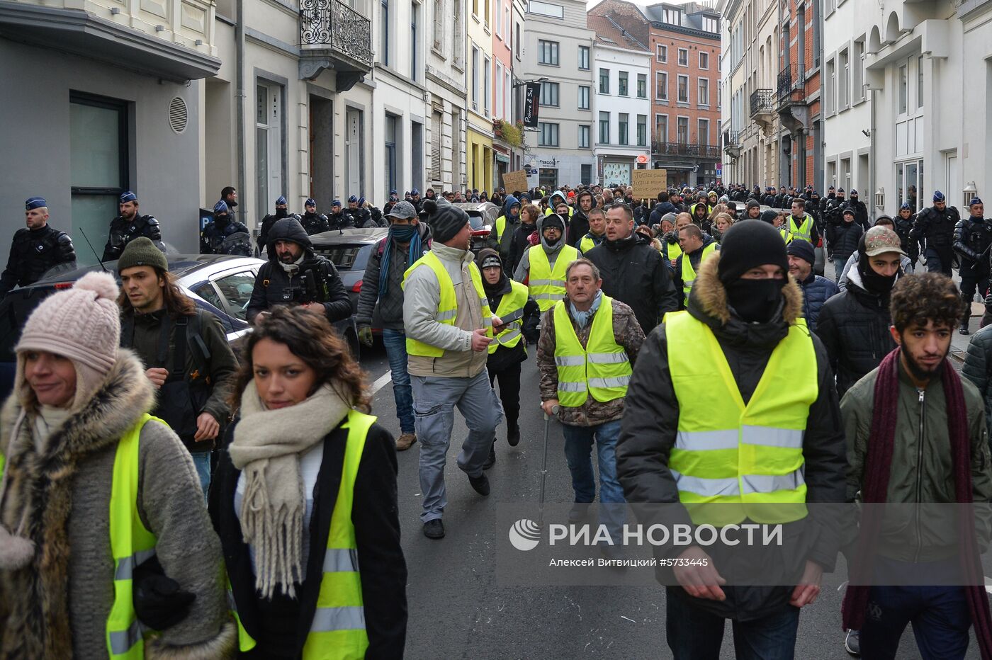 Акция протеста автомобилистов "жёлтые жилеты" в Брюсселе