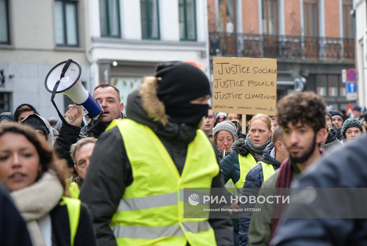 Акция протеста автомобилистов "жёлтые жилеты" в Брюсселе