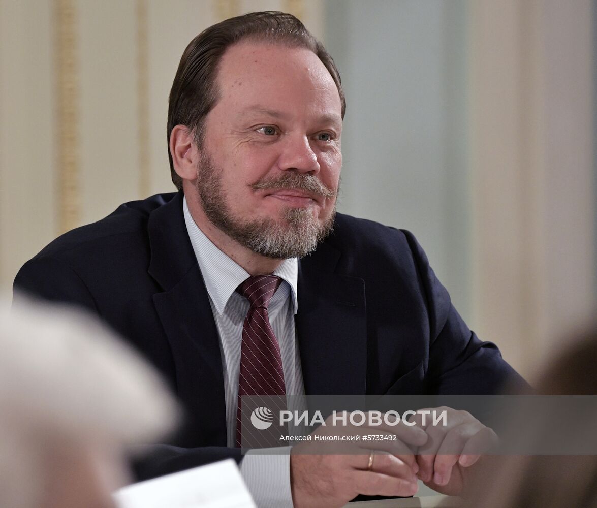 Рабочая поездка президента РФ В. Путина в Санкт-Петербург