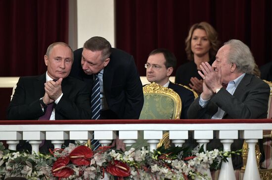 Рабочая поездка президента РФ В. Путина в Санкт-Петербург