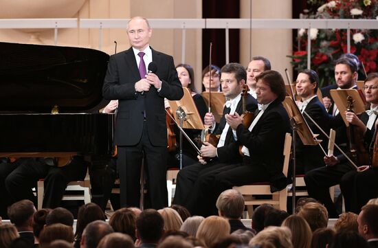 Рабочая поездка президента РФ В. Путина в Санкт-Петербург