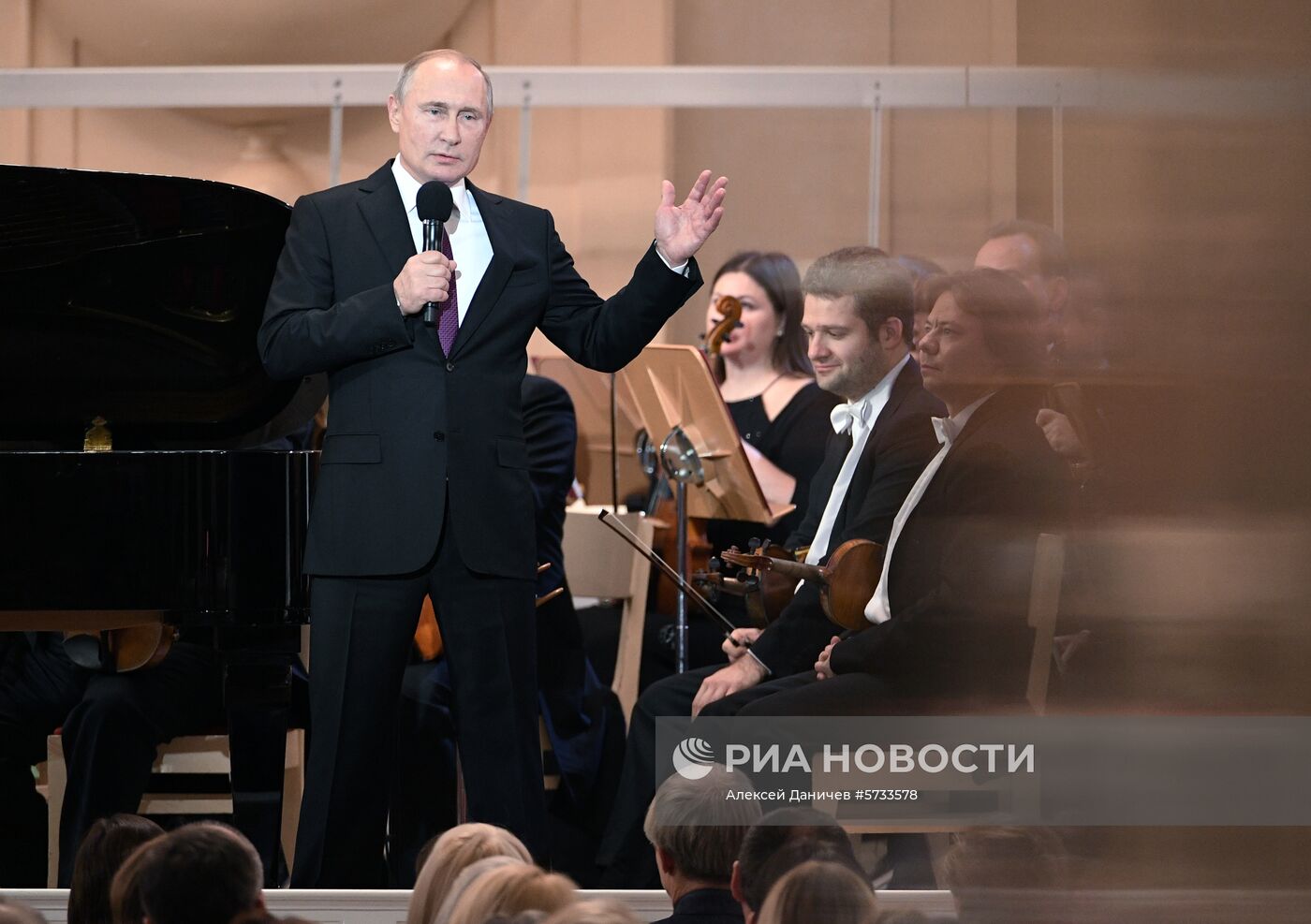 Рабочая поездка президента РФ В. Путина в Санкт-Петербург